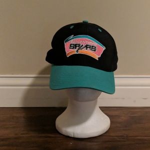 Adidas. San Antonio Spurs Snapback